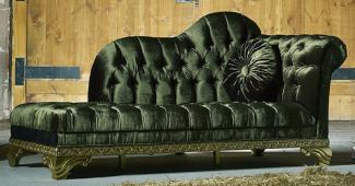 Casa Padrino Luxus Barock Chaiselongue Grün - Handgefertigte Massivholz Recamiere mit edlem Samtstoff und dekorativem Kissen